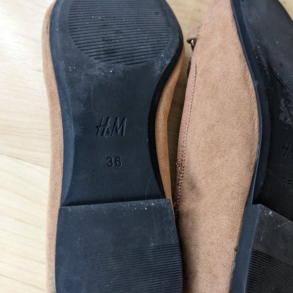H&M tan flats loafers with gold detail size 6 - Picture 2 of 5